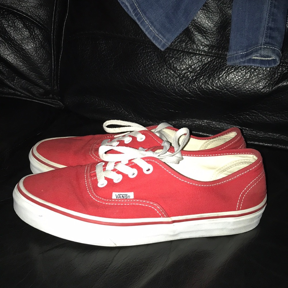 Red vans - Picture 2 of 3